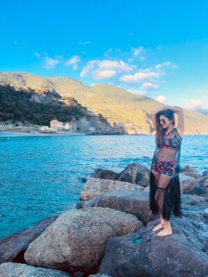 Priyanka Chincholi Instagram - "Walking along the shore, with the sound of waves and the beauty of the horizon, I find my peace. 

Pc @rakesh170684 💋💋

🌊✨ #BeachSerenity #Nature'sBeauty
#monterosso #priyankachincholi #uk #london #italy #holiday #birthday #kannadaactress #waterbabys #rpforever #rakeshkumar