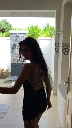 Priyanka Chincholi Instagram - "Can't get enough of this open bathroom beauty. Nature meets luxury in the most refreshing way. 🌿🚿 #BathroomGoals #NatureInspired"
#bathroom #maldives #resort #natureinspired #priyankachincholi #honeymoon #destination #holiday #bathroomdesign #prikesh