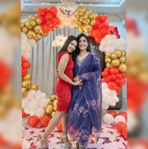 Priyanka M Jain Instagram - My Pillars♥️🤍♥️🤍♥️🤍♥️🤍♥️🧿
My strengths of life♥️🤍♥️🤍♥️🤍🧿
I love you all a little bit more🧿
@shivakumar_marihal @mjain52 @falgunijain05 @jenil_m_jain @soumya_m_m @shanta_siddannavar @kanadiajalpa 

#birthday #bday #hbd #instagram #priyanka #priyankamjain #priyankajain #love #family #neverendingtales #prishiv #shivpriya #shivakumar #shivakumarmarihal #shiv