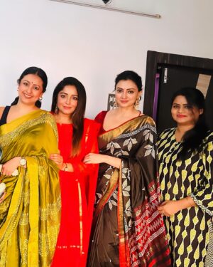 Priyanka Mondal Instagram - সপ্তাহের শেষটা শুরু হলো @nandamajumder  এর বাড়ীর লোকনাথ পূজো এবং পুরোনো বন্ধুদের সাথে  দেখা করে ☺️