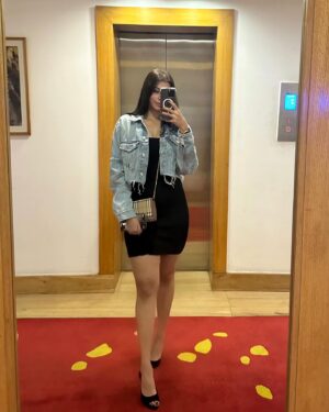 Priyanka Raman Instagram - Mirror selfie after so long.🖤