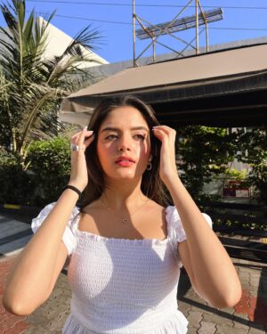 Priyanshi Yadav Instagram - 💛💛💛
P.s mumma yadav clicks good pictures😚
