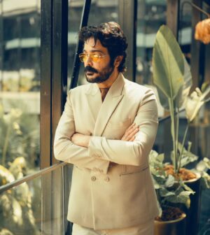 Prosenjit Chatterjee Instagram - Learn from yesterday, live for today, look to tomorrow, rest this afternoon.” ..

#Throwback #Ajogyo #promotion #Anandolok #shoot 

Photo @soumya_singha_photography 
Styling @sizaa92 @isuvosri13