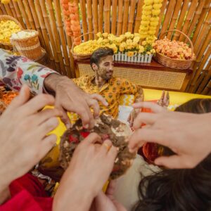 Pulkit Samrat Instagram - Hamari haldi thodi unconventional thi. Haldi ki ek chutki for Sagan in a pack of Multani mitti, created especially for pulkit and I, keeping our skin in mind coz bride and groom have to glow na. ❤️ 

P.S.  big props to the person who held me back while the others threw pulkit into the pool :) I’m grateful! ❤️