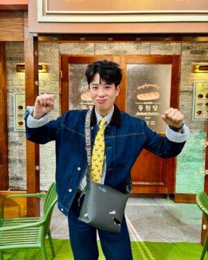 Pyo Ji-hoon Instagram - 토요일은 우리 지훈이 나오는 
'놀라운 토요일'과 함께!!!
다들 본방사수하실 거죠~?👍😘