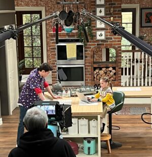 Pyper Braun Instagram - Thank you to @ravenshomeofficial & @disneychannel for having us back on n for another fun episode! The cast and crew as always were so welcoming and we had a ton of fun!
•
@cesdtalent @dreamtalentlife #actress #setlife #raven #disney #grateful #blessed #comedy #episodic