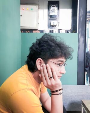 Qausar Harta Yudana Instagram - Jangan di slide, kalau slide harus komen 😁😎
Suka atau ga suka komen!
.
📸 : @masayuclara 
.
.
#transformation #haircutmen #akhirnyakebarbershop #dapil1aceh