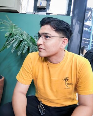 Qausar Harta Yudana Instagram - Jangan di slide, kalau slide harus komen 😁😎
Suka atau ga suka komen!
.
📸 : @masayuclara 
.
.
#transformation #haircutmen #akhirnyakebarbershop #dapil1aceh
