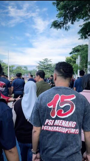 Qausar Harta Yudana Instagram - Minggu pagi yang cerah, di lingkar lapangan bandung, sekelompok anak muda mawar, menemani dirinya yang sedang semangat di akhir minggu menuju hari H, happy valentine jangan lupa ke TPS…
.
#calegmudapsi #psi #kaesangpangarep #jokowidodo #bandung #sekaliputaran