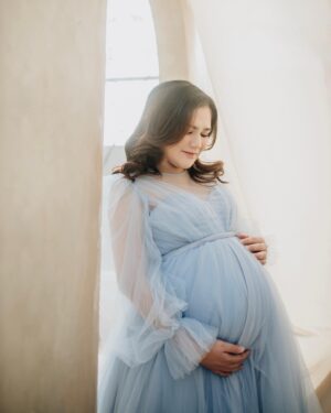 Qausar Harta Yudana Instagram - Masyallah tabarakallah✨✨ twinboys👶🏻🩵 #33weks #babytwins #boy #pregnancy 
. 
Best team:
@malinowedding 
@hazel.photohouse @darwin.hazel 
@smara.house 
@ryanrachmann 
@hairdoby_santi