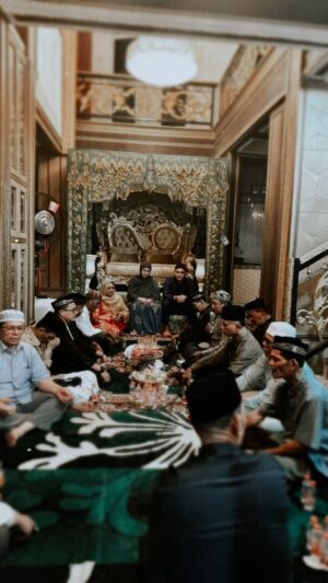 Qausar Harta Yudana Instagram - Alhamdulillah,  teurimong geunaseh syedara-syedara lon nyang na di aceh, terkhusus rakam-rakan teuku ngon tengku nyang na di Jakarta @tamaniskandarmuda , mudah—mudahan doa awak droen dalam acara tujoh bulen aneuk kamo di terimong, amin amin ya rab. 🙏🏼
.
Note : kalau mau tau artinya ikut les bahasa aceh 😁😉