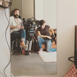 Quentin Dupieux Instagram - 🎬 clap de fin pour INCROYABLE MAIS VRAI ! Snif 😢 • 34 jours de trucs vraiment incroyables • merci merci merci à toute mon équipe, vous tuez • merci Jojo❤️ • merci @atelierdeproduction • MERCI Alain Chabat (mon frère/oncle) @leadrucker @magimel.benoit @anais.demoustier (a.k.a. Moumouta) @roxanearnal et tout le reste de ce brillant cast en feu. Rendez vous en 2021 !!!!!
En attendant, MANDIBULES sort toujours le 18 Novembre dans 9700 salles.. YES 🤘🏻🤘🏻🤘🏻