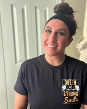 Rachael Ellering Instagram - Hey you!👋 I hope you’re having a wonderful week! Find your reason to smile today. Mine: WNBA training camps are under way & its leg day in the gym! 

This tee (& the gold one!) are available right now on rachaelellering.bigcartel.com! 
Buy directly from me. I package & ship every single order. 

Sizes small-2XL available 

I appreciate the support! 👑💪😃

(Lots of other goodies up there if you’re not needing a tee)