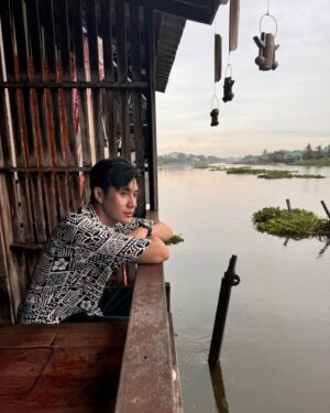 Rachata Hampanont Instagram - ไปเก็บผักกันมั้ย🛶🌧️