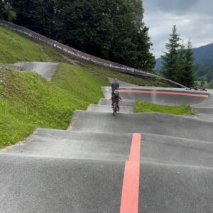 Rachel Atherton Instagram - LEOGANG ❤️🤩🙏🏽👍 we had SUCH a good time, coming on holiday to watch a World Cup was actually so good! Meeting loads of you guys, and
 I got to do a bit of commentary which was so fun 🙏🏽 & hang out with my girl in the most epic place & watch her bike skills progress and buy her a full face helmet & she looks so cute in it 🥰😂

and then watch the World Cup race!
 So so good :-) 
We don’t want to leave this place - it’s so nice to experience these venues in a different way to when I was racing! 
YouTube vlog dropping tomorrow 🥰😜
.
@biohotelrupertus thank you so much ❤️
@bikeparkleogang ❤️
@redbulluk 
@athertonbikes