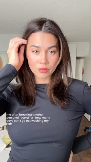 Rachel Brann Instagram - The @oribe Maximista spray is making it way too easy to revive my “next day hair”. Thank you very much. 😌 #goodhairday #hairstyles #beautyhacks