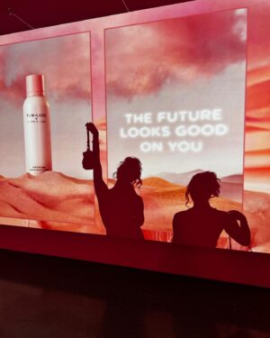 Rachel Brann Instagram - i had so much fun with my bestie at the @tan_luxe x @parishilton event 💖 we’re still in our California winter, so a tan is much needed! I can’t wait to try! (Also, how amazing are these photos I stole from @cococuenco … I’ve decided I’m buying this exact camera… it’s soooo good!!) #selftan #parishilton #thatshot