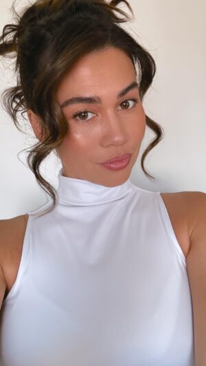 Rachel Brann Instagram - I got so many compliments on my #hairstyle from last night. I wanted to share my #GRWM on this viral messy bun. 

I remember getting ready for my Junior Ring Dance and I asked my hairstylist how many bobby pins are too many? And she replied “as long as you can’t see them, as many as you need.” 😹😹 I’ve kept that advice with me. #hairtutorial #messybun 

Products used:
@t3micro : curling wand
@oribe : Dry Heat Protection Spray
@oribe : Superfine Hair Spray 
@framar : Alligator Clips