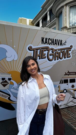 Rachel Brann Instagram - @kachava is having a pop-up at @thegrovela today only! If you’re in the LA area, they’re giving away one free bag to try at home. I highly recommend getting the matcha flavor! KA’CHAVA is an all-in-one nutritional shake that tastes as good as it makes you feel! 
🥤5 AMAZING flavors
🥤26 essential vitamins   minerals
🥤240 calories
🥤7g Omegas   MCTs
🥤 25g Plant Protein 
🥤Vegan, Gluten-Free, Dairy-Free, No-Soy
🥤 No Artificial Sweeteners, Flavors, Colors
🥤 No Preservatives 
#smoothierecipes #vegan #glutenfree #cleaneating #lafinds