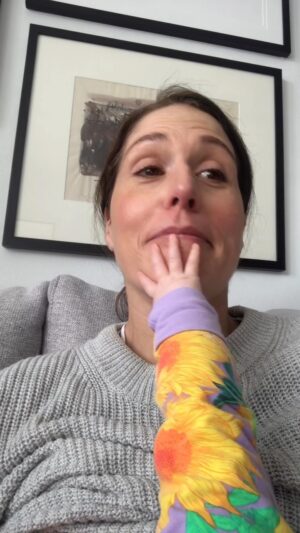 Rachel Corbett Instagram - Breastfeeding is a contact sport 👋🏻
#parenting #smbc #mulife