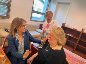 Rachel Griffiths Instagram - So proud of our friend new senator @lindawhiteaus and her incredible first speach in the senate . It was an honour for @maritaonn @tenlawson to double team for hair / Mu and join the #teamlinda crew from melbourne .