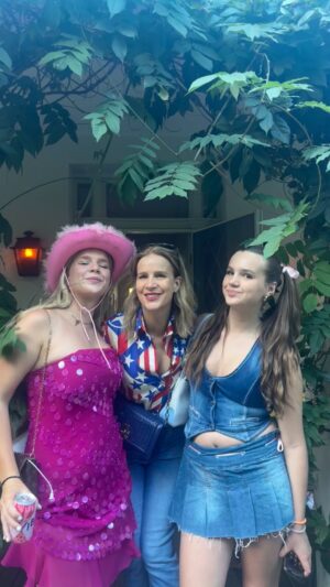 Rachel Griffiths Instagram - Just to be here ! Cheap seats . Melbourne !!!! @cityofmelbourne @mcg @taylorswift #erasmelbourne . Unforgettable night of female joy and power