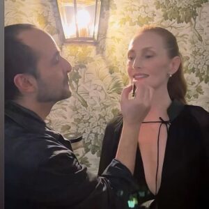 Rachel Lascar Instagram - Ultimos retoques 

With
@davidbeauty_ 
@teresahelbig 
@rebecaduran_es 
@chanel.beauty 
✨✨✨🥰✨✨✨

#Recuerdos B4 the big night #berlinnetflix #berlín #lcdp #netflixes #vancouvermedia #premiere #rachel_lascar #rachellascar @decaraactores ✨
