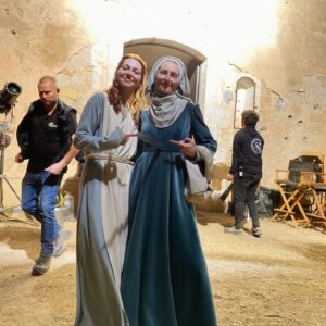 Rachel Lascar Instagram - Souvenirs de Mrs Davis
Happy summer to all!

Ermengard #femaletemplar #behingthescenes #recuerdosbonitos #bestteam #actresslife #warnerbros #peacock #owenharris #mathildeollivier #jeanemmanuelpagni #decaraactores #rachellascar #rachel_lascar #peacewarrior