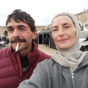 Rachel Lascar Instagram - Souvenirs de Mrs Davis
Happy summer to all!

Ermengard #femaletemplar #behingthescenes #recuerdosbonitos #bestteam #actresslife #warnerbros #peacock #owenharris #mathildeollivier #jeanemmanuelpagni #decaraactores #rachellascar #rachel_lascar #peacewarrior