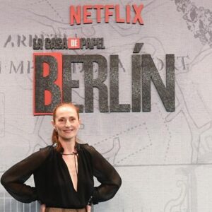 Rachel Lascar Instagram - Premiere of BERLIN.
Stunning night! 

@lacasadepapel 
@netflixes 
@vancouvermediaproducciones 
@alexpinaoficial 
#esthermartinezlobato 
@leirayserrano 
Photo: @sharonlopez 

With 
@teresahelbig 
@davidbeauty_ 
@chanelofficial 
@rebecaduran_es

#berlinnetflix #lcdp #lacasadepapel #premiere #teresahelbig #chanel #rachel_lascar #rachellascar #actrizfrancesa @decaraactores