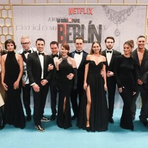 Rachel Lascar Instagram - Premiere of BERLIN.
Stunning night! 

@lacasadepapel 
@netflixes 
@vancouvermediaproducciones 
@alexpinaoficial 
#esthermartinezlobato 
@leirayserrano 
Photo: @sharonlopez 

With 
@teresahelbig 
@davidbeauty_ 
@chanelofficial 
@rebecaduran_es

#berlinnetflix #lcdp #lacasadepapel #premiere #teresahelbig #chanel #rachel_lascar #rachellascar #actrizfrancesa @decaraactores