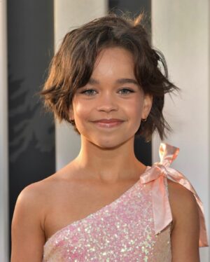 Rachel Luttrell Instagram - My amazing little girl walked her first red carpet with such grace, poise and elegance last night as I held back tears. She was accompanied by her wonderful Auntie, @amandagarrigus , and I, and her team, including the lovely Tracy Bobbitt @hollywoodmom .  To say that I am proud only begins to scratch the surface of how I feel.  The greatest privilege of my life is being Mom to my kids and watching their gorgeous journeys unfold. Congratulations wonderful, wonderful RIDLEY!!!⠀
Xoxo 💞💫💞❤️⠀#Lou 
⠀
⠀
#LouNetflix #ridleyashabateman #redcarpet #allisonjanney #jurneesmollett #proudmama