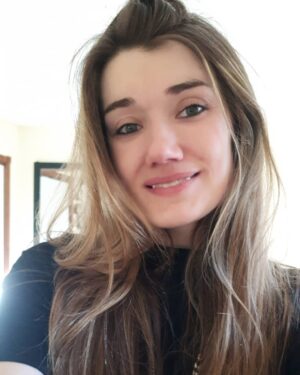 Rachel Osborne Instagram - I think💡it's time to go use those bleachers for a workout! 🌞
#selflove #workout #exercise #outdoors 
#spring #yay #healthy #active #park #active #smile #happy #noanxiety #f%ckanxiety