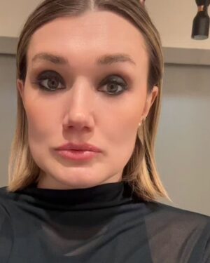 Rachel Osborne Instagram - Despite what my face may say, I’m extremely happy this day 😆 Bye bye 2023 you were very good to me. Hello 2024, if I’m lucky, there will be more. Happy New Year everyone! May this year bring you no fear, a glow up that counts and a bank balance that mounts 🤪🤷‍♀️😘 #happynewyear #smile #fortunate #grateful #2024 #glowup