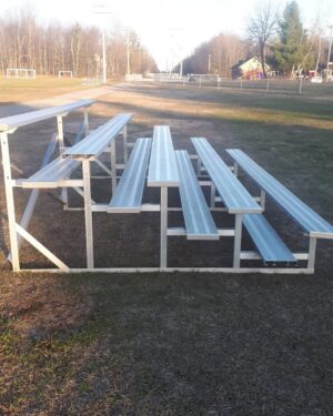 Rachel Osborne Instagram - I think💡it's time to go use those bleachers for a workout! 🌞
#selflove #workout #exercise #outdoors 
#spring #yay #healthy #active #park #active #smile #happy #noanxiety #f%ckanxiety