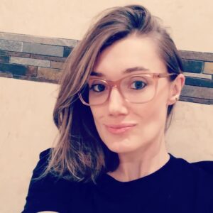 Rachel Osborne Instagram - Hello! I hope everyone is staying safe 😍🥰😘
#selfie #photo #selfietime #beenawhile #chillin #goodnight #foureyes #glasses #hello #goodevening