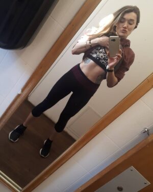 Rachel Osborne Instagram - I think💡it's time to go use those bleachers for a workout! 🌞
#selflove #workout #exercise #outdoors 
#spring #yay #healthy #active #park #active #smile #happy #noanxiety #f%ckanxiety