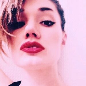 Rachel Osborne Instagram - It was a matte-lip kinda day. Oldie but a goodie! 💋❤ 
#red #kiss #love #lipstick #mattered #candyred #kisses #kissyface #iloveu #portrait #selfie
