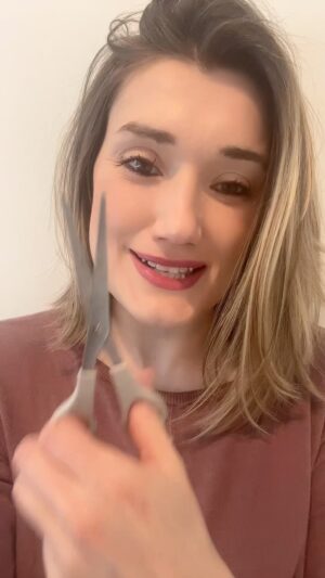 Rachel Osborne Instagram - To cut, or not to cut— that is the question: Weather ‘tis nobler in the hair to suffer…? #advice #hair #haircut #lol