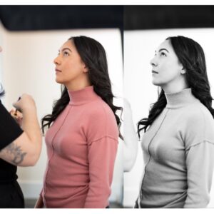 Rachel Viccaji Instagram - Here’s some Behind the Scenes from my Headshot shoot with the wonderful @ashleyrossstudios (more to come 🙃) 
Shoutout to @isabelpaganine for her great energy and on point make up skills. 🤌🏼 I’m generally uncomfortable with posing for pictures, but Ashley made it a breeze with her patience and dedication to her craft🌺
