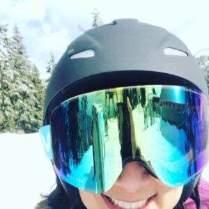 Rachel Viccaji Instagram - Went snow boarding for the first time today....feel destroyed...getting old here👵but had fun. Here’s to falling over more than a 100 times and getting back up ✊🏼 yeeehaaa