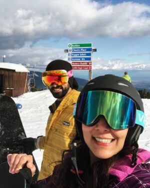 Rachel Viccaji Instagram - Went snow boarding for the first time today....feel destroyed...getting old here👵but had fun. Here’s to falling over more than a 100 times and getting back up ✊🏼 yeeehaaa