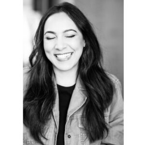 Rachel Viccaji Instagram - Here’s some Behind the Scenes from my Headshot shoot with the wonderful @ashleyrossstudios (more to come 🙃) 
Shoutout to @isabelpaganine for her great energy and on point make up skills. 🤌🏼 I’m generally uncomfortable with posing for pictures, but Ashley made it a breeze with her patience and dedication to her craft🌺