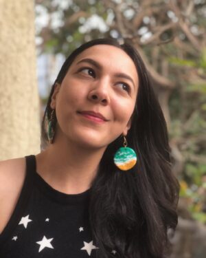 Rachel Viccaji Instagram - Loving my seashore earrings by @jazbaatiaurat check out her stuff @jazbartishop 🌊 🏖 💜 📷 by @amafahs_asanas 😘