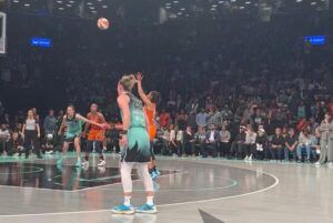 Radha Blank Instagram - A NEW YORK NIGHT!!! @nyliberty did the damn thang! 84-77!!! And I got to bare witness of this triumph with such luminaries including THEE #franlebowitz. Wow Bday week has been EPIC! Congrats to this awesome team of Warrior Kwangs! 🗽🏀⛹🏽‍♀️🪽💥