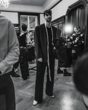 Radka Pavlovčinová Instagram - @ageofadonxs včera v pražském hotelu @andazprague odtajnil svůj klip k singlu #Overthinker. Podívejte se s námi, jak to na slavnostním odhalení probíhalo. 

#Foto @petrvagner