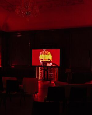 Radka Pavlovčinová Instagram - @ageofadonxs včera v pražském hotelu @andazprague odtajnil svůj klip k singlu #Overthinker. Podívejte se s námi, jak to na slavnostním odhalení probíhalo. 

#Foto @petrvagner