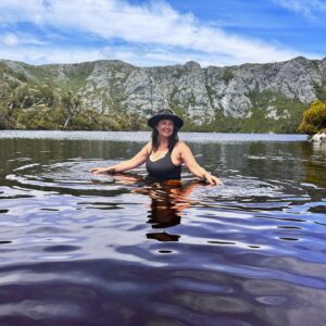 Rae Johnston Instagram - Been off learning how to live in the moment 🤎 

What a privilege to spend the start of 2024 on Big River country in lutruwita, hiking from wulinantikala (Cradle Mountain) to liyawulina (Lake St Clair). 65km of moss-filled forests, waterfall swims, bottomless lakes and seriously impressive mountain ranges. 

Mundaang guwu (thank you) to @muka_nita for sharing knowledge so I could be sure to walk respectfully x 

#overlandtrack