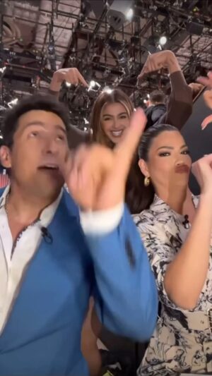 Rafael Araneda Instagram - A qué amiga o amigo le dedicarías esta canción? Hazle tag @ 🤣 o sino tú eres esa persona! 🍸🍺🍷🍾🥂🍻