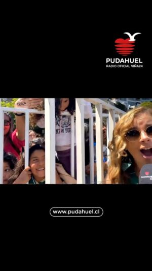 Rafael Araneda Instagram - “Caliéntame los co…” 🌴 Isabella esperaba a su artista favorito fuera del hotel y se ganó una entrada para @elfestivaldevina en el #CuentameloTodo con @titigh y @rafaaraneda con el #ChisteDelMonstruo en #LaRadioDeChile 🤣